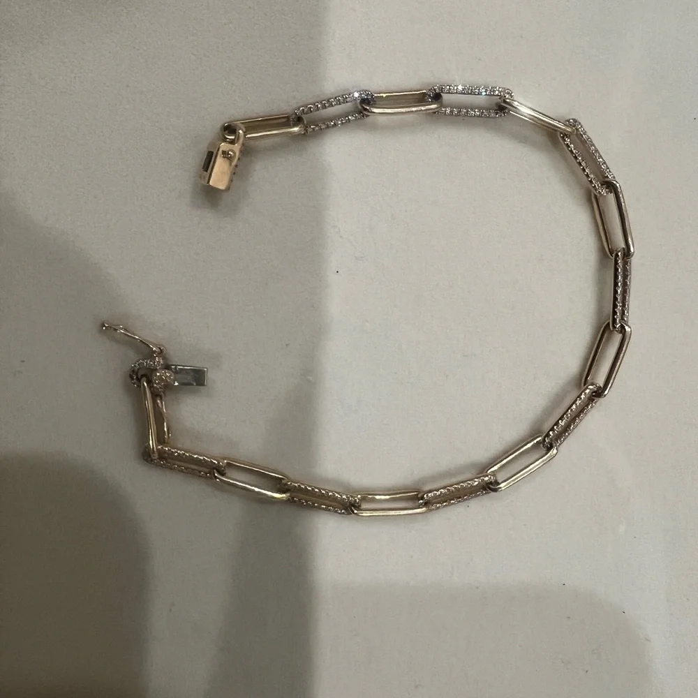 Elegant Diamond and Gold Chain Bracelet